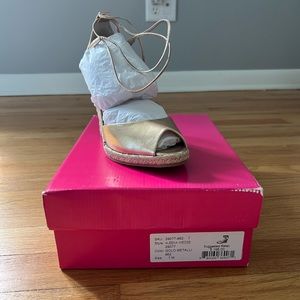 Lily Pulitzer NWT gold wedges